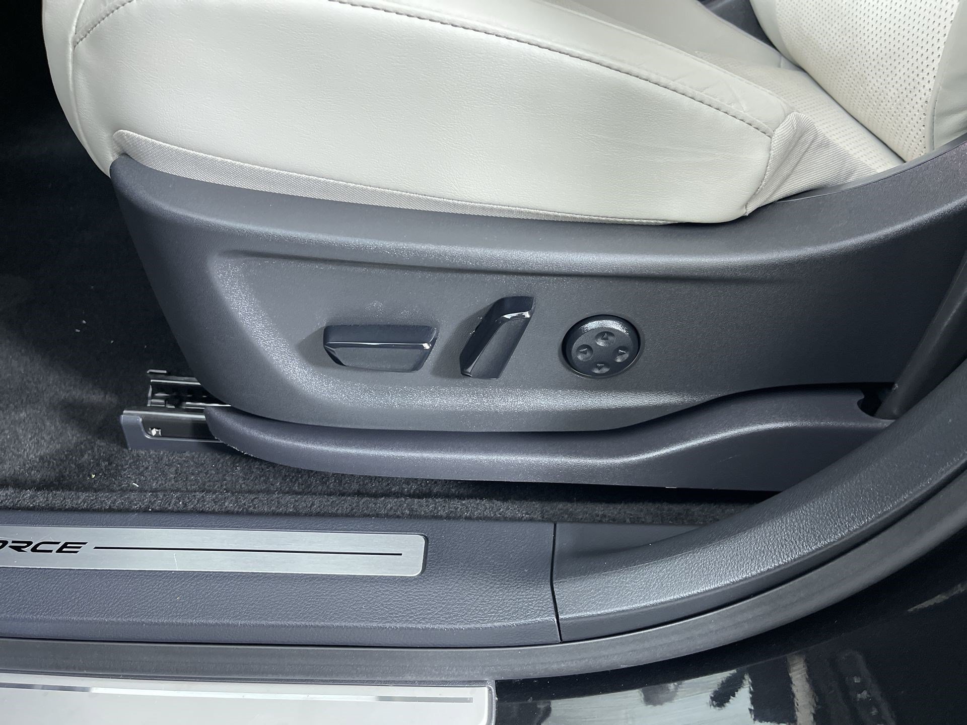 Certified 2024 Nissan Ariya AWD image 13