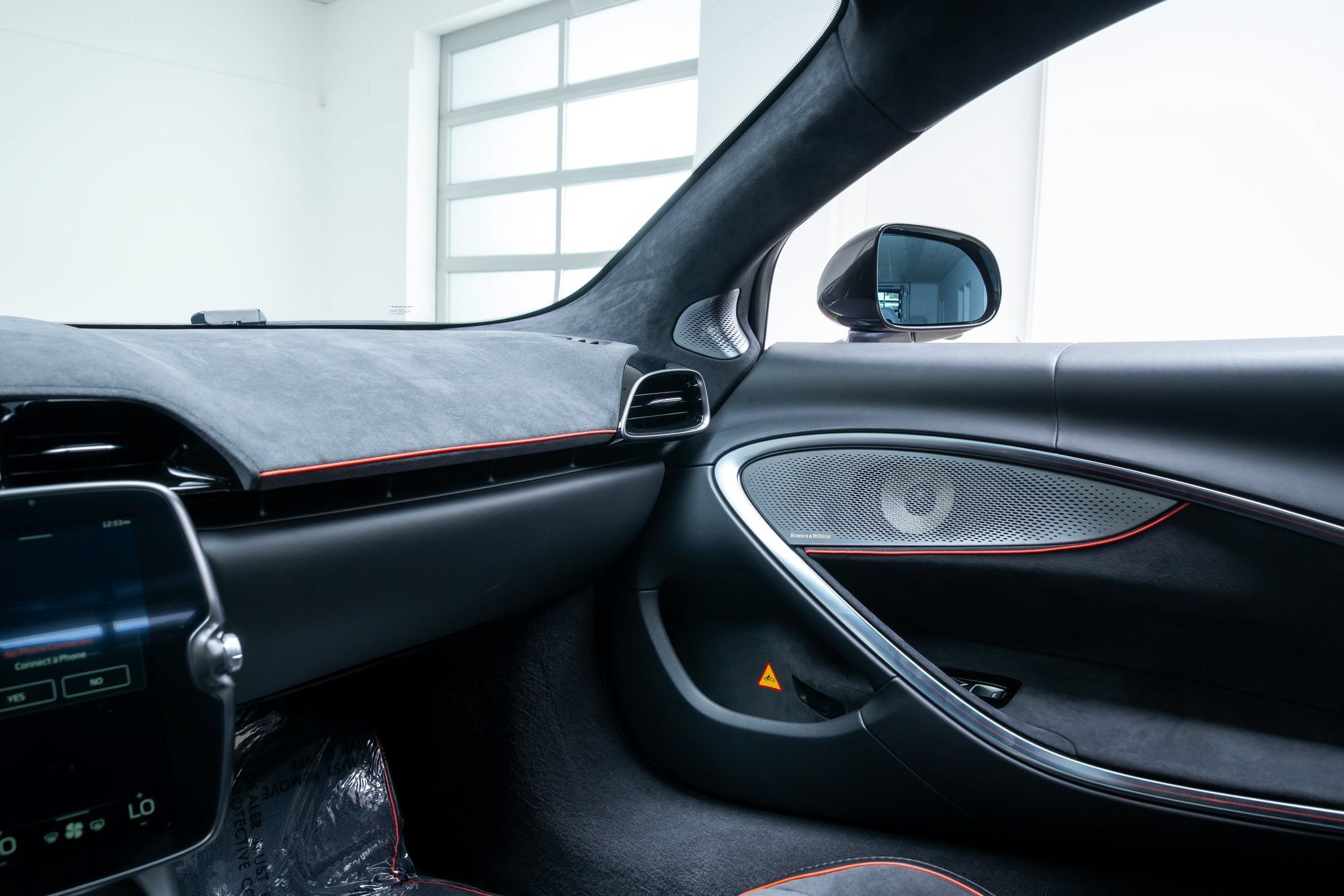 Used 2024 McLaren Artura RWD image 20