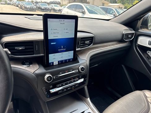 Used 2020 Ford Explorer Platinum w/ Premium Technology Package image 29