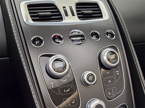 Used 2015 Aston Martin Vanquish Volante image 36