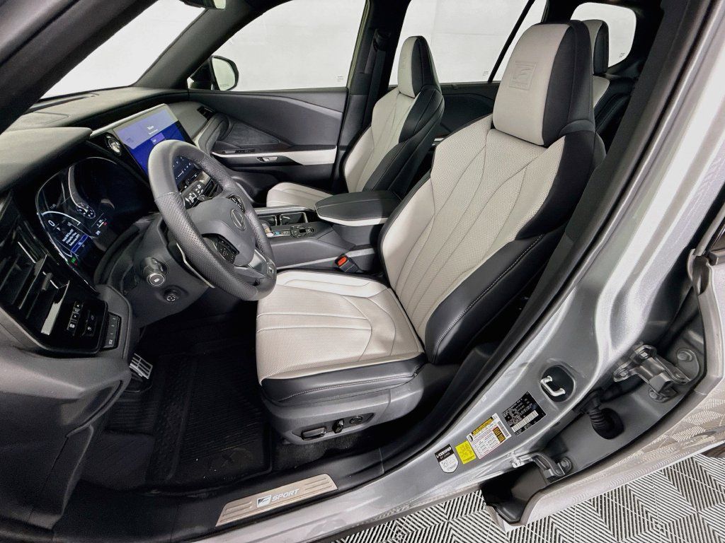 Certified 2026 Lexus TX 500h AWD w/ Technology Package image 22