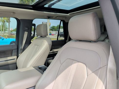 Used 2019 Ford Expedition Limited w/ Equipment Group 301A image 9