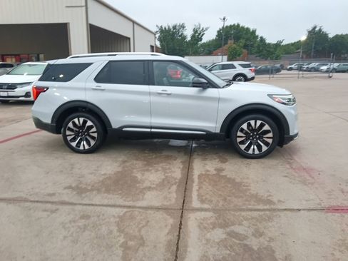 Used 2025 Ford Explorer Platinum w/ LUX Leather Package AWD/4WD image 7