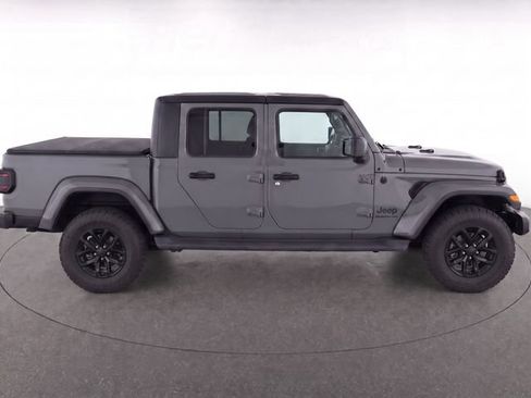 Used 2022 Jeep Gladiator Sport AWD/4WD image 8