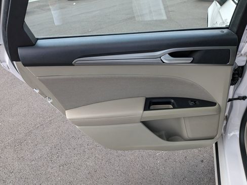Used 2019 Ford Fusion SE FWD image 26