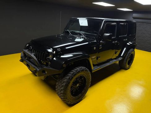 Used 2015 Jeep Wrangler Unlimited Sahara w/ Max Tow Package AWD/4WD image 38