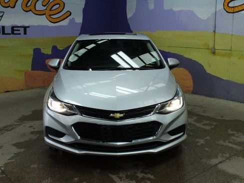 Used 2018 Chevrolet Cruze LT image 3