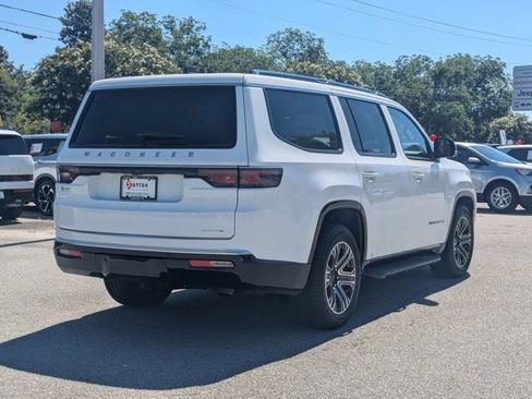 Used 2024 Jeep Wagoneer Series II w/ Flexible Seating Group AWD/4WD image 3