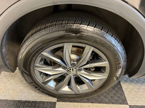 Certified 2023 Volkswagen Tiguan SE w/ Panoramic Sunroof Package FWD image 15