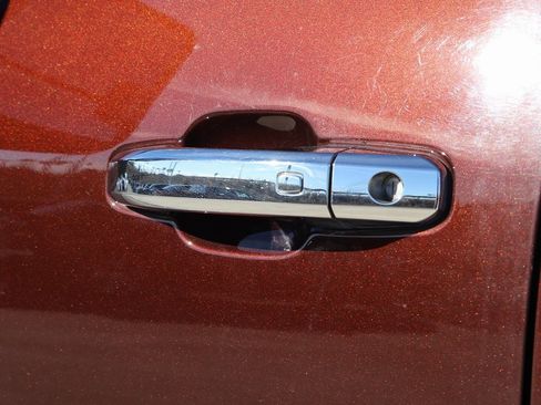 Used 2024 GMC Sierra 2500 SLT w/ SLT Premium Package image 19