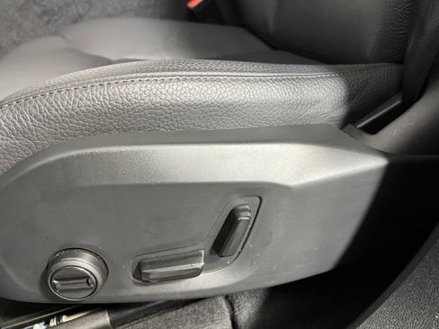 Used 2025 Volvo XC60 B5 Plus image 24