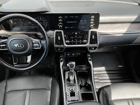 Used 2021 Kia Sorento EX w/ Panoramic Sunroof Package FWD image 3