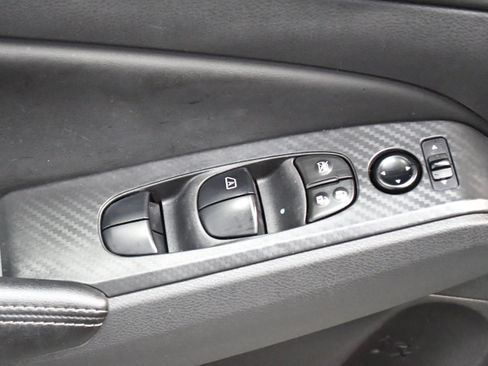 Used 2025 Nissan Altima 2.5 SV image 15