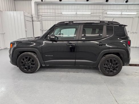 Used 2017 Jeep Renegade Altitude FWD image 8