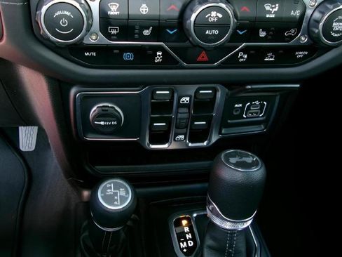 Used 2025 Jeep Wrangler Unlimited Sahara w/ Safety Group AWD/4WD image 14