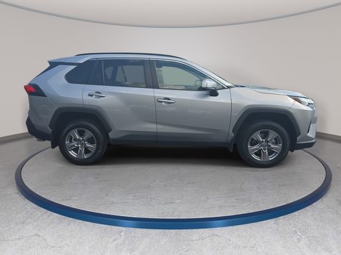 Used 2024 Toyota RAV4 XLE FWD image 4