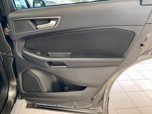 Used 2017 Ford Edge SE image 9