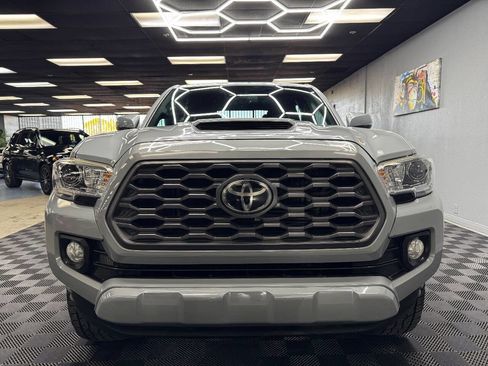Used 2020 Toyota Tacoma TRD Sport w/ Technology Package image 3