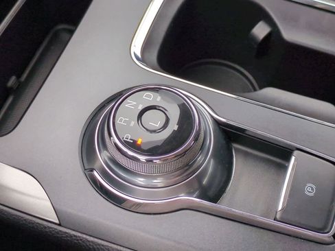 Used 2020 Ford Fusion SE image 32