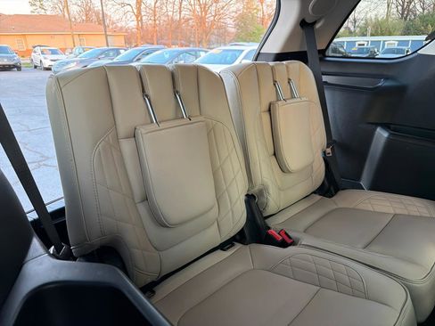 Used 2018 Ford Explorer Platinum image 16