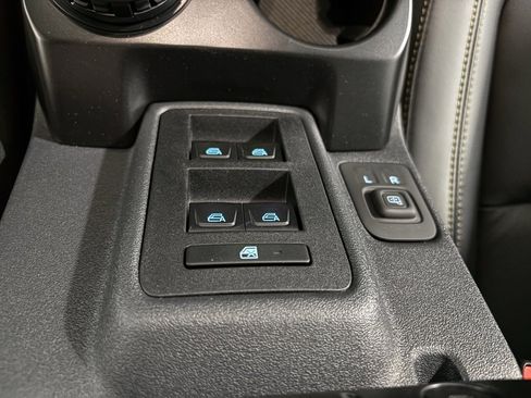 New 2025 Ford Bronco Badlands image 14