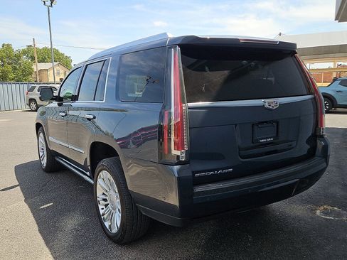 Used 2019 Cadillac Escalade Platinum RWD image 3