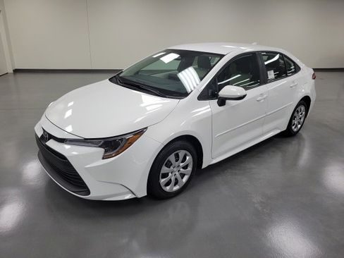 New 2026 Toyota Corolla LE image 2