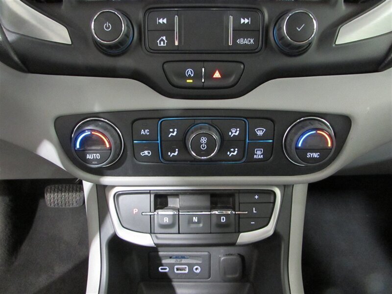 Used 2023 GMC Terrain SLT AWD/4WD image 32