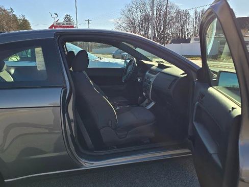 Used 2010 Ford Focus SE image 5