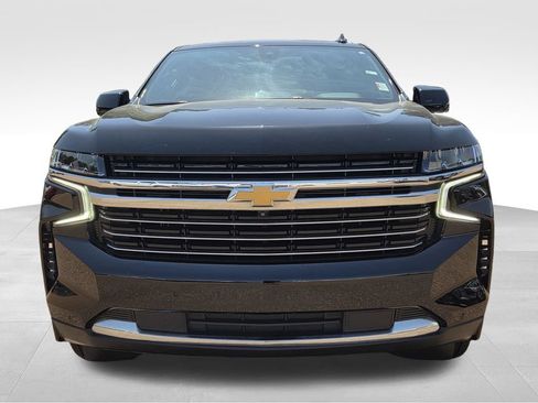 Used 2022 Chevrolet Suburban LT w/ Luxury Package RWD image 3