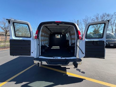 Used 2024 GMC Savana 2500 w/ Driver Convenience Package image 7