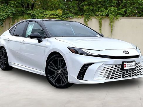 Used 2025 Toyota Camry XSE FWD image 1