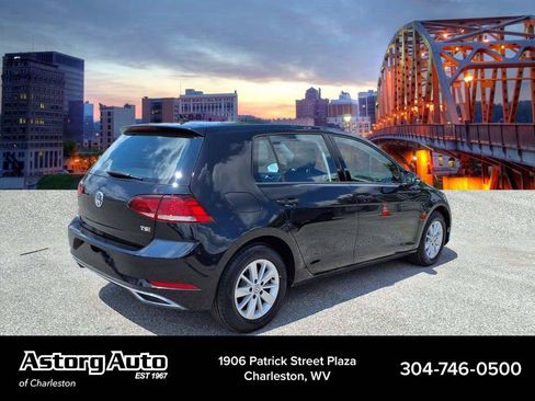Used 2018 Volkswagen Golf S FWD image 3