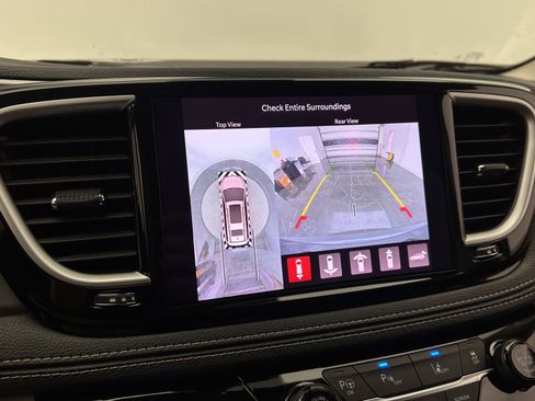 Used 2022 Chrysler Pacifica Touring-L w/ Uconnect Theater Family Group image 23