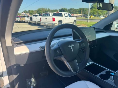 Used 2023 Tesla Model Y Long Range AWD/4WD image 16