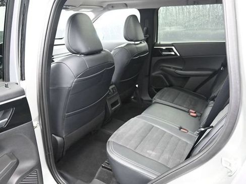 Used 2024 Mitsubishi Outlander 4WD Plug-In Hybrid image 14