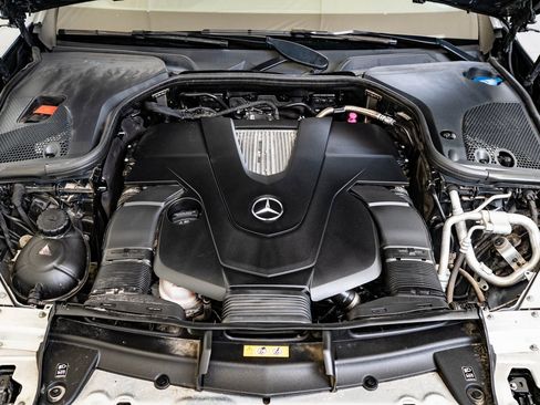 Used 2018 Mercedes-Benz E 400 4MATIC Sedan image 38