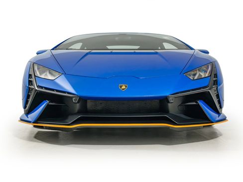 Used 2023 Lamborghini Huracan Tecnica image 10