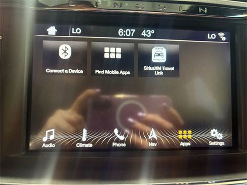 Used 2017 Lincoln Continental Reserve w/ Luxury Package image 17