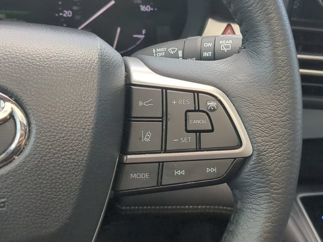 Certified 2025 Toyota Sienna XLE FWD image 33