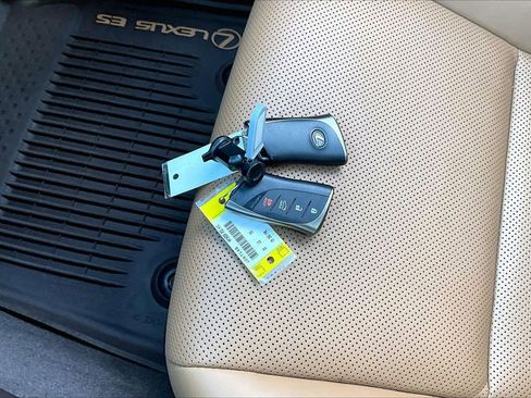 Used 2020 Lexus ES 350 w/ Premium Package image 32
