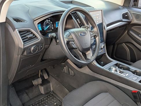Used 2022 Ford Edge SE w/ Black Appearance Package image 10