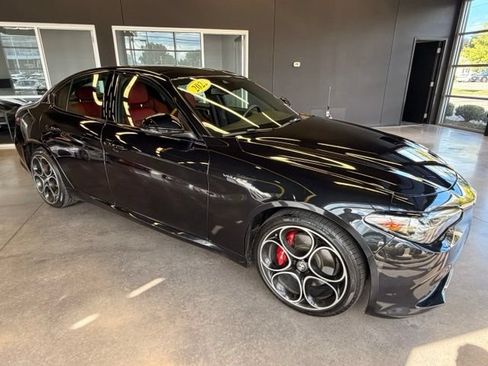 Used 2022 Alfa Romeo Giulia Veloce AWD/4WD image 7