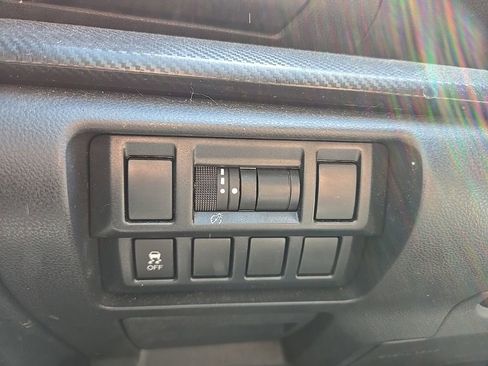 Used 2018 Subaru Crosstrek 2.0i Premium AWD/4WD image 17
