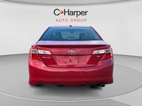 Used 2014 Toyota Camry SE w/ Moonroof Package FWD image 4