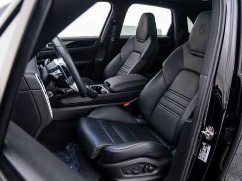 Certified 2023 Porsche Cayenne image 5