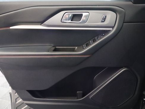 Used 2025 Ford Explorer ST-Line image 34