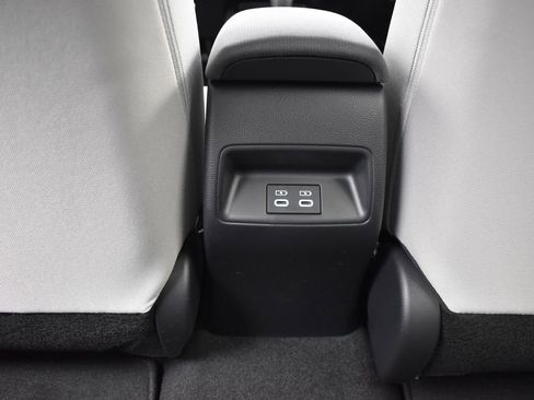 Used 2025 Toyota Corolla LE image 11