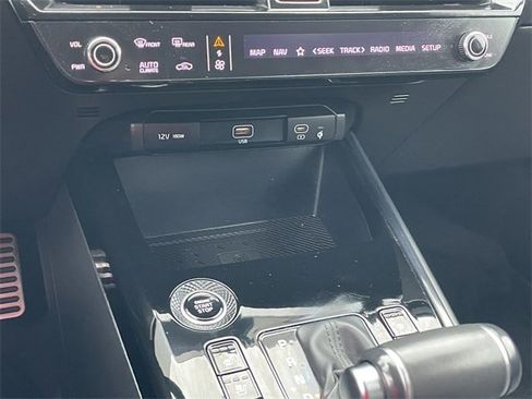 Used 2024 Kia Niro SX Touring image 19
