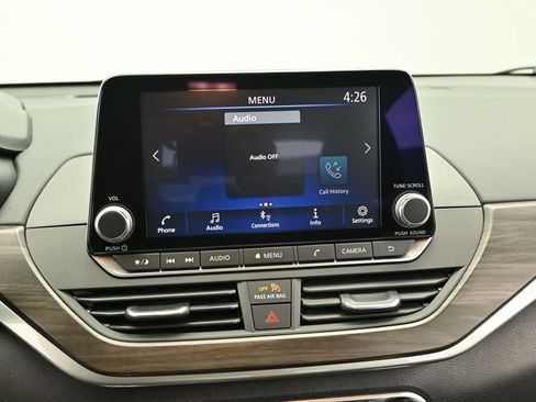 Used 2024 Nissan Altima 2.5 SV FWD image 15